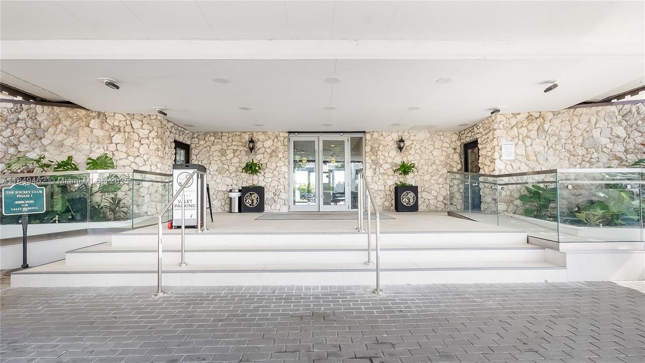 合同活跃: $229,900 (2 贝兹, 2 浴室, 2766 平方英尺)