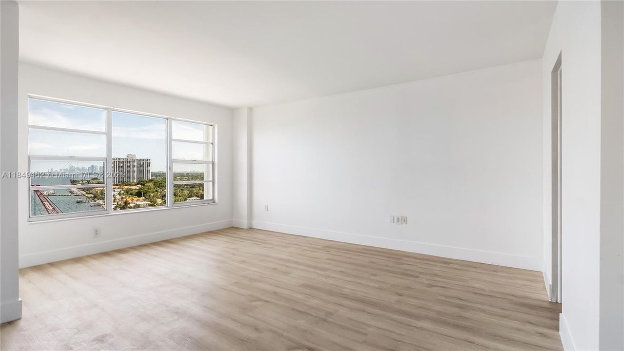 合同活跃: $229,900 (2 贝兹, 2 浴室, 2766 平方英尺)