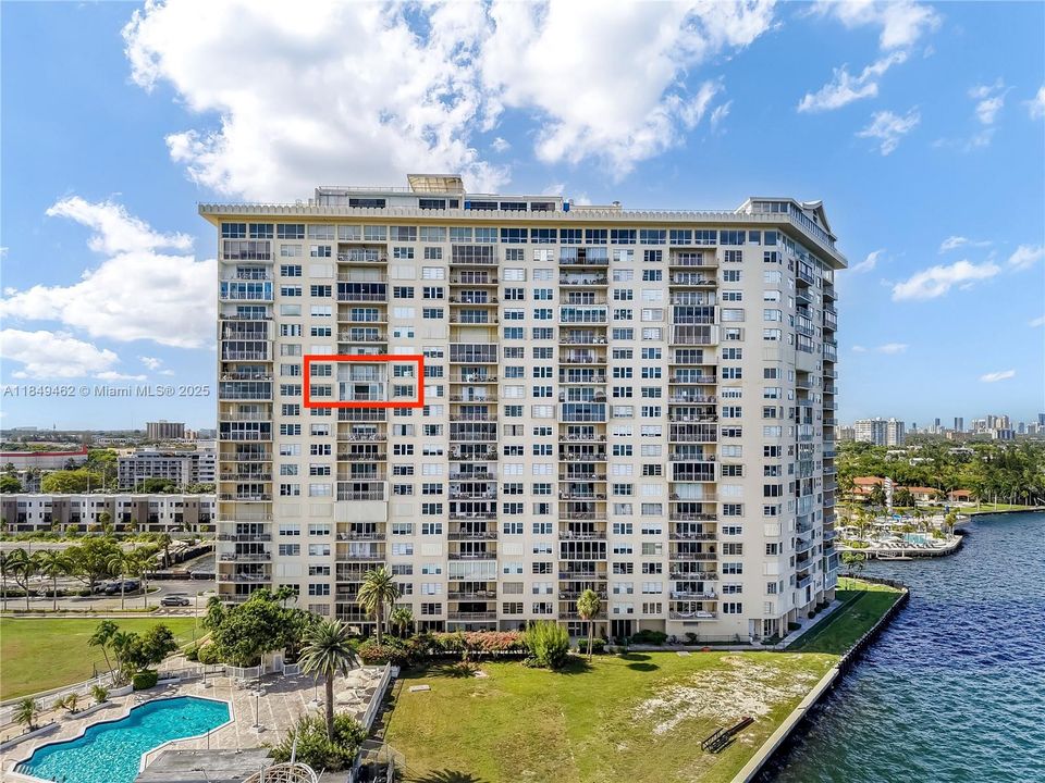 合同活跃: $229,900 (2 贝兹, 2 浴室, 2766 平方英尺)