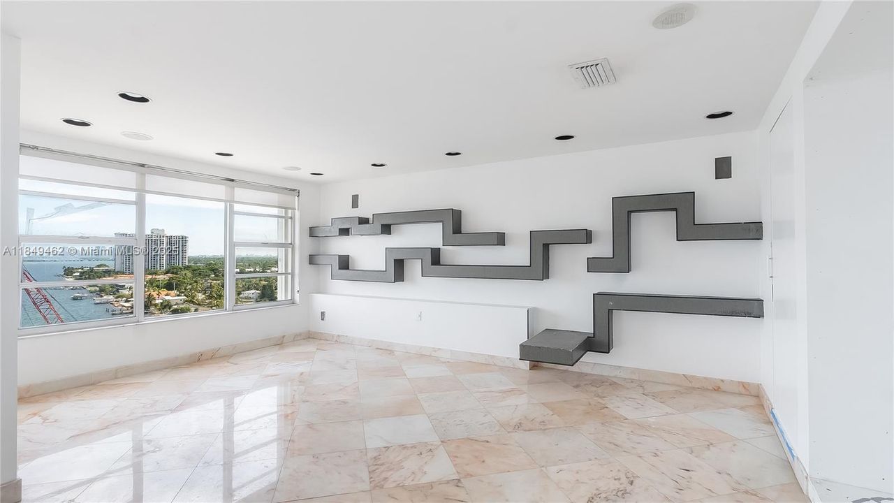 合同活跃: $229,900 (2 贝兹, 2 浴室, 2766 平方英尺)