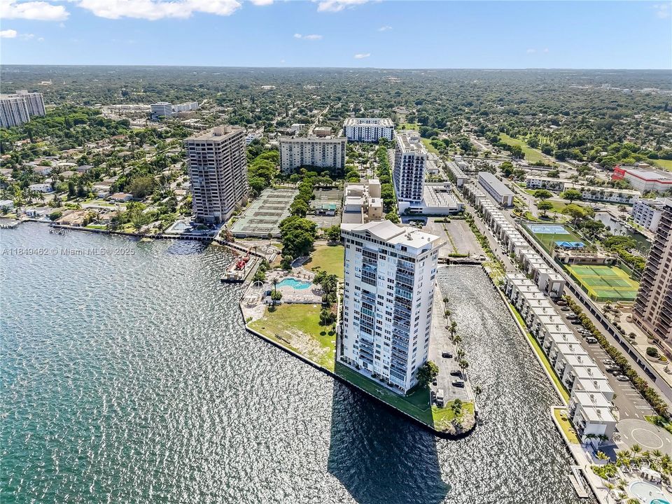 合同活跃: $229,900 (2 贝兹, 2 浴室, 2766 平方英尺)