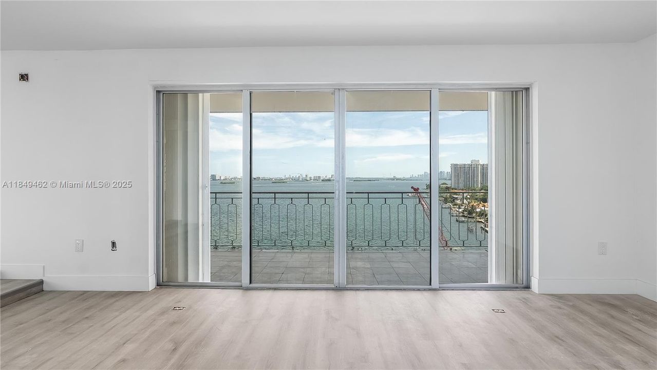 合同活跃: $229,900 (2 贝兹, 2 浴室, 2766 平方英尺)