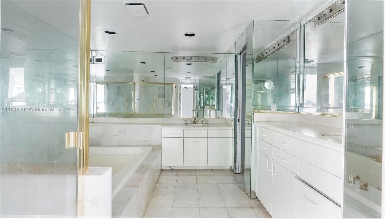 合同活跃: $229,900 (2 贝兹, 2 浴室, 2766 平方英尺)