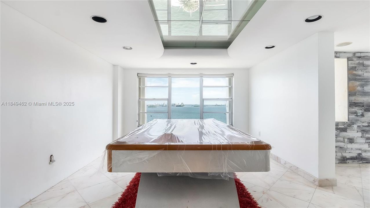 合同活跃: $229,900 (2 贝兹, 2 浴室, 2766 平方英尺)