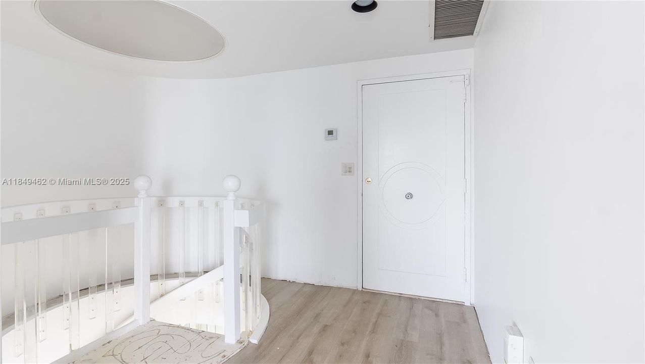 合同活跃: $229,900 (2 贝兹, 2 浴室, 2766 平方英尺)