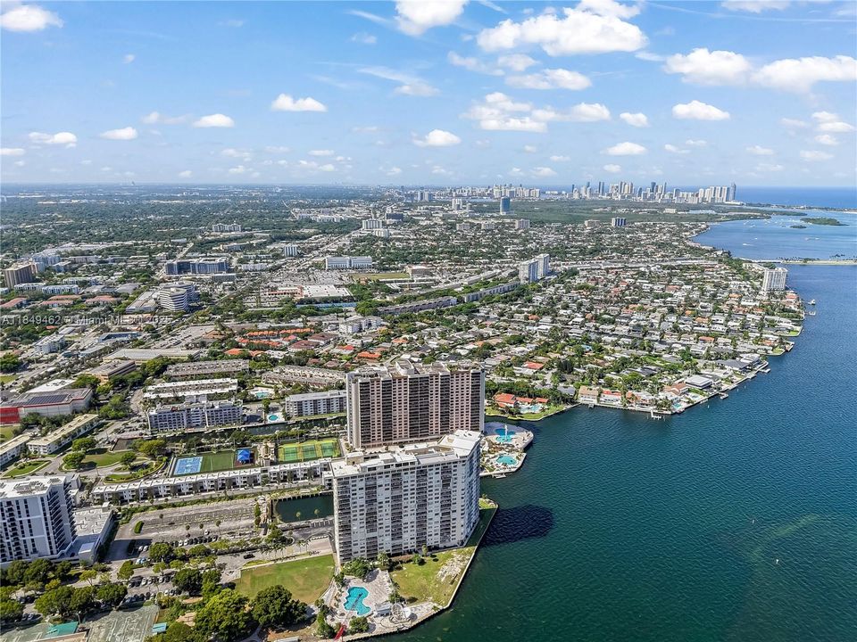 合同活跃: $229,900 (2 贝兹, 2 浴室, 2766 平方英尺)