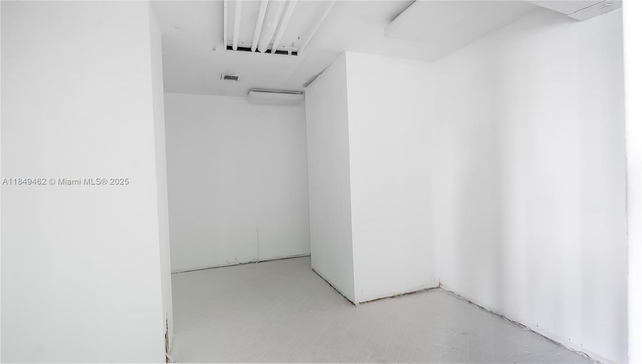 合同活跃: $229,900 (2 贝兹, 2 浴室, 2766 平方英尺)