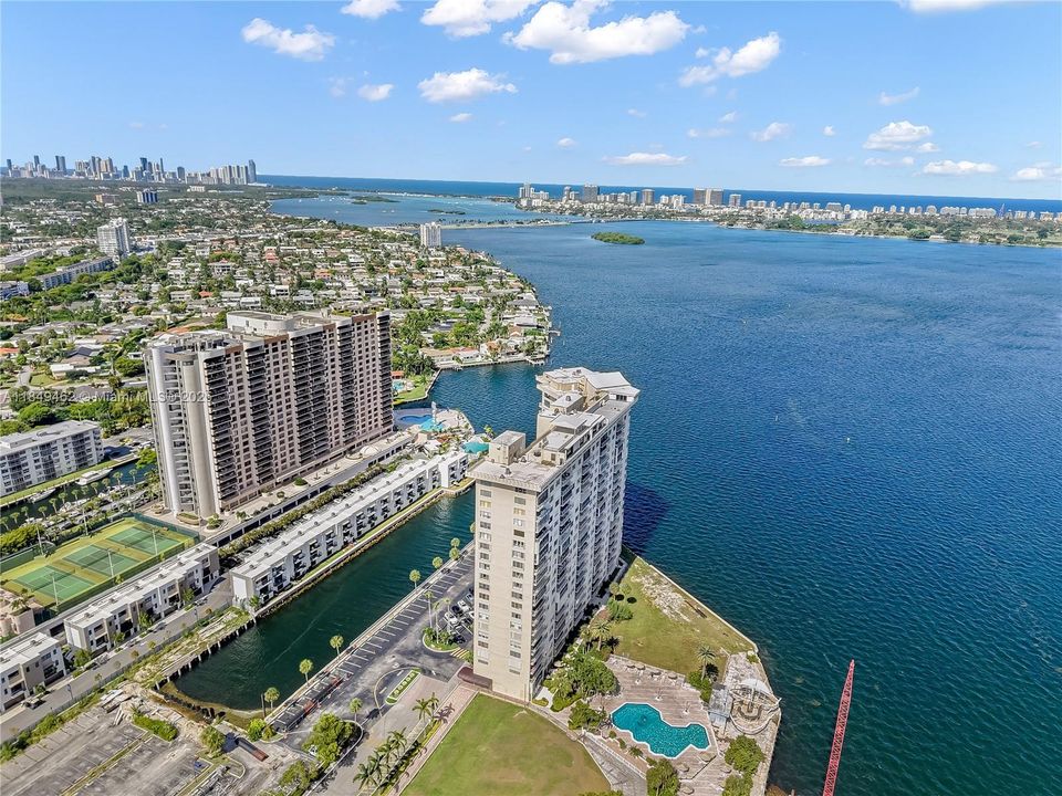 合同活跃: $229,900 (2 贝兹, 2 浴室, 2766 平方英尺)