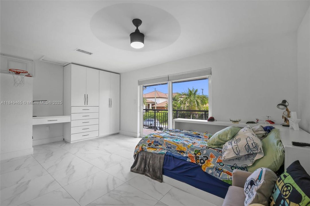 最近售出: $479,999 (2 贝兹, 2 浴室, 1548 平方英尺)