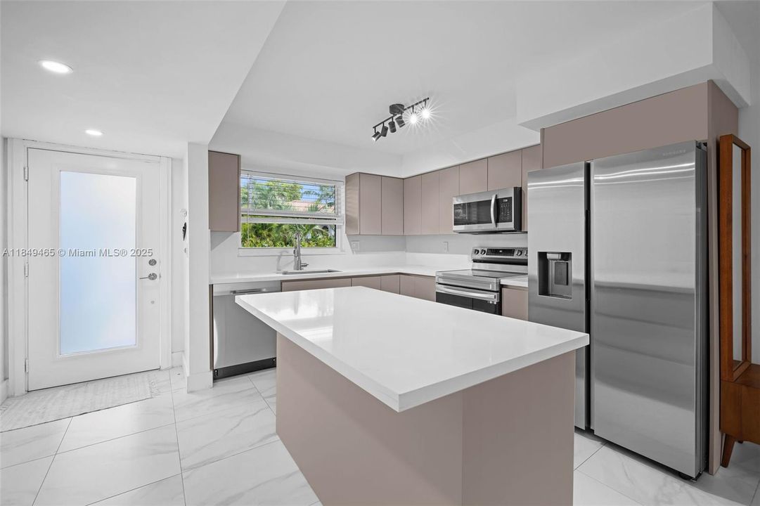 最近售出: $479,999 (2 贝兹, 2 浴室, 1548 平方英尺)