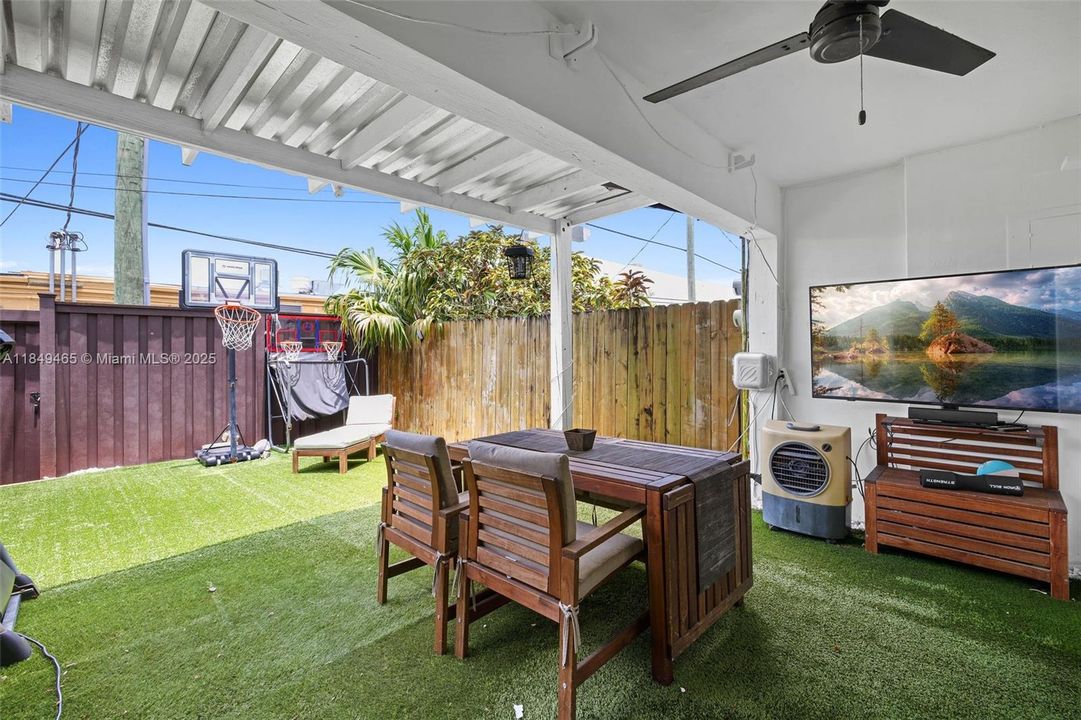 最近售出: $479,999 (2 贝兹, 2 浴室, 1548 平方英尺)