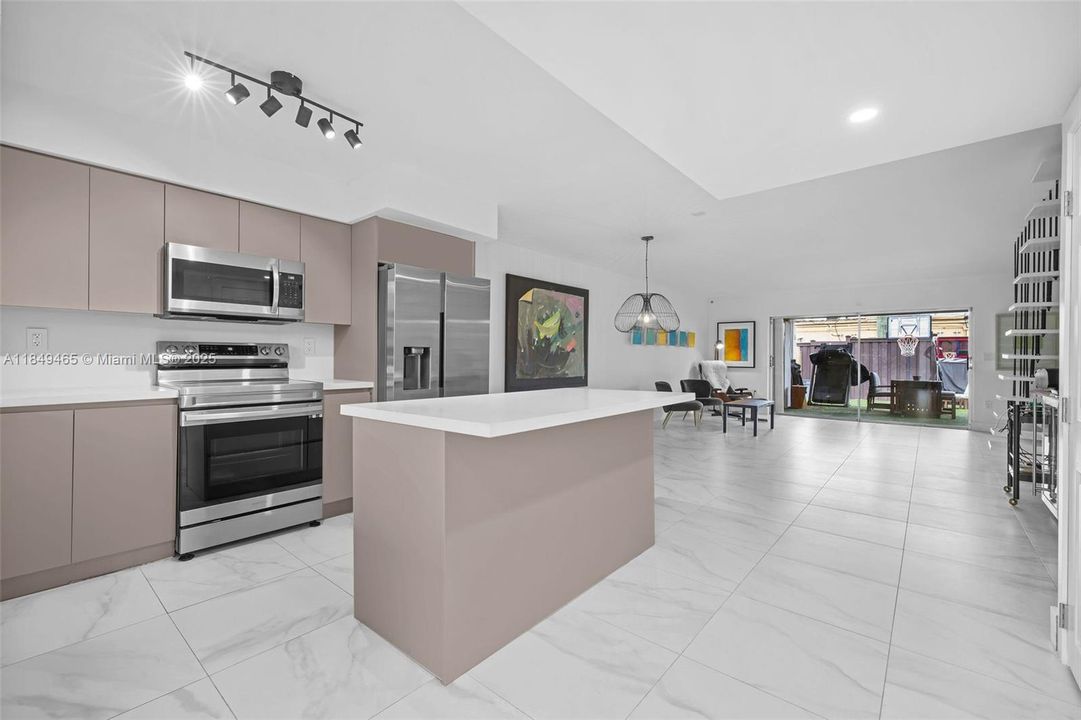 最近售出: $479,999 (2 贝兹, 2 浴室, 1548 平方英尺)