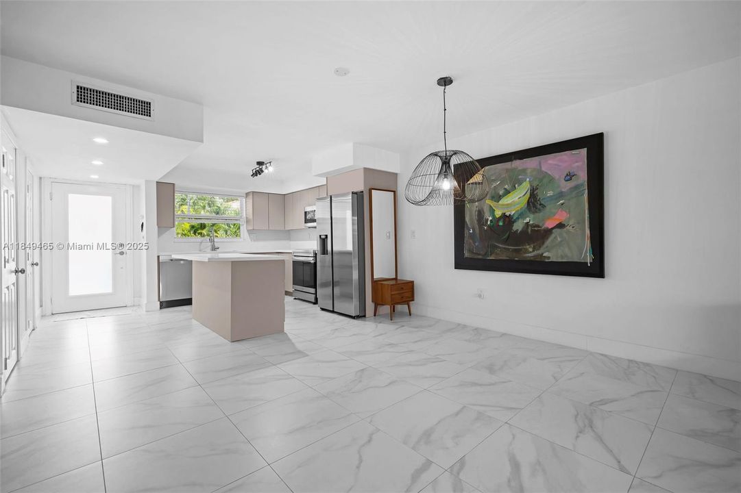 最近售出: $479,999 (2 贝兹, 2 浴室, 1548 平方英尺)