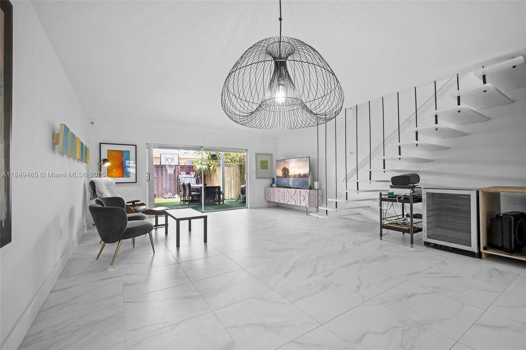 最近售出: $479,999 (2 贝兹, 2 浴室, 1548 平方英尺)