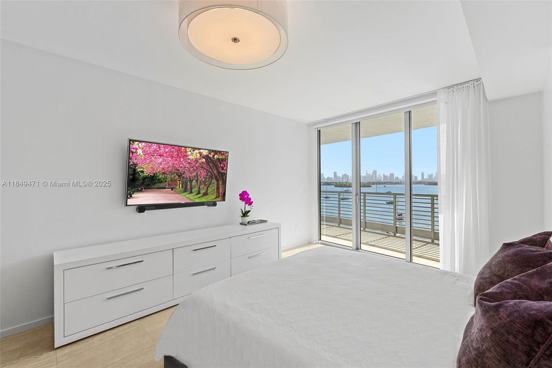 For Sale: $3,200,000 (3 beds, 3 baths, 1842 Square Feet)