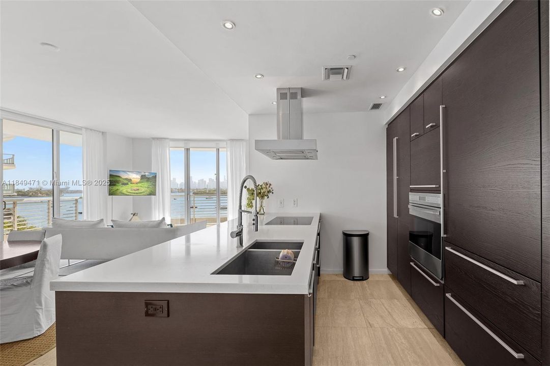 For Sale: $3,200,000 (3 beds, 3 baths, 1842 Square Feet)