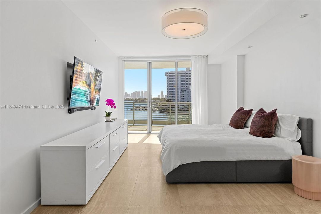 For Sale: $3,200,000 (3 beds, 3 baths, 1842 Square Feet)