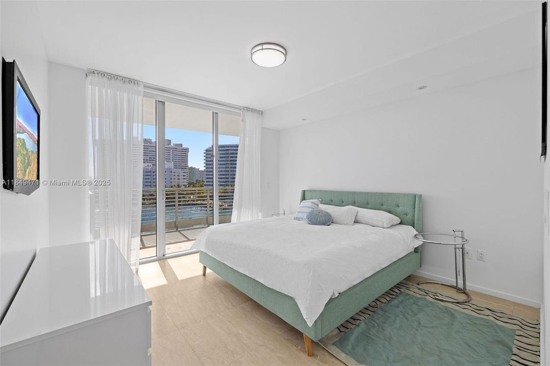 For Sale: $3,200,000 (3 beds, 3 baths, 1842 Square Feet)