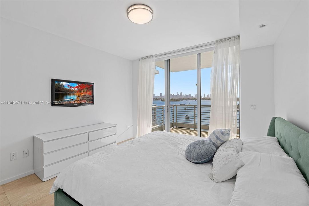 For Sale: $3,200,000 (3 beds, 3 baths, 1842 Square Feet)
