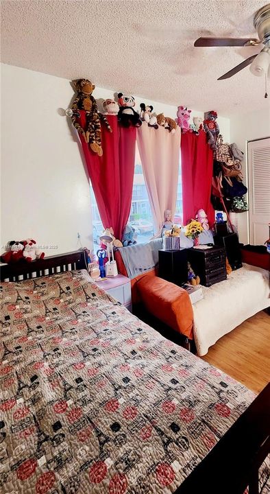 Active With Contract: $299,000 (2 beds, 2 baths, 1162 Square Feet)