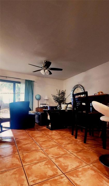 Active With Contract: $299,000 (2 beds, 2 baths, 1162 Square Feet)