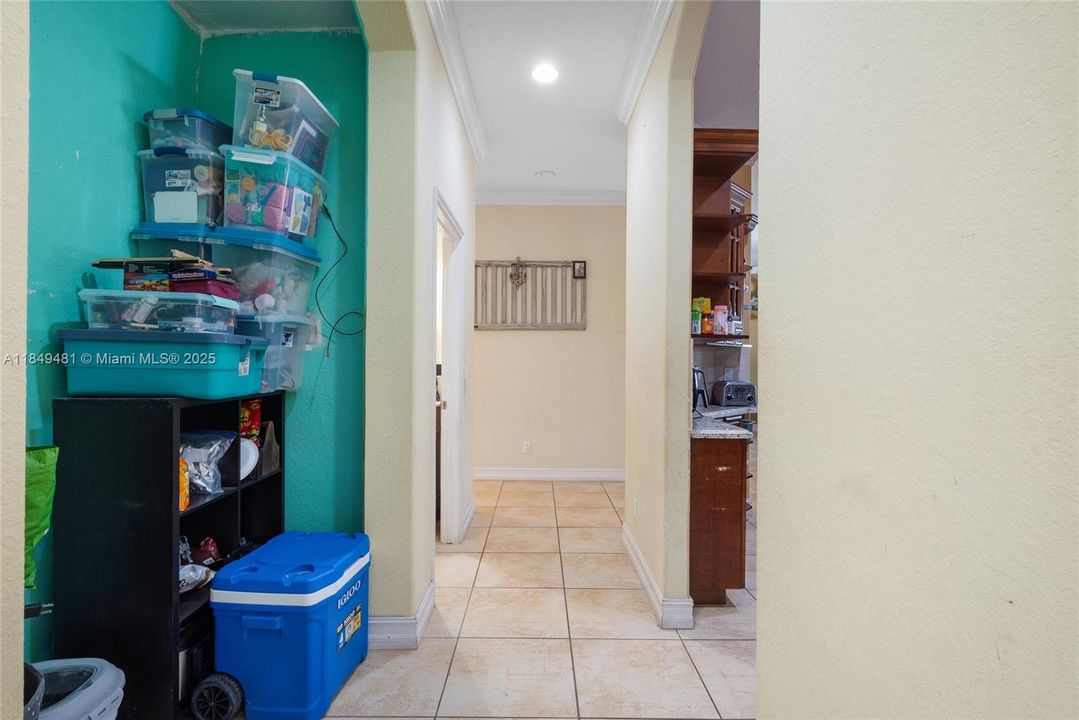 Vendido Recientemente: $849,900 (4 camas, 3 baños, 2445 Pies cuadrados)