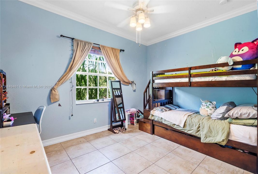 Vendido Recientemente: $849,900 (4 camas, 3 baños, 2445 Pies cuadrados)