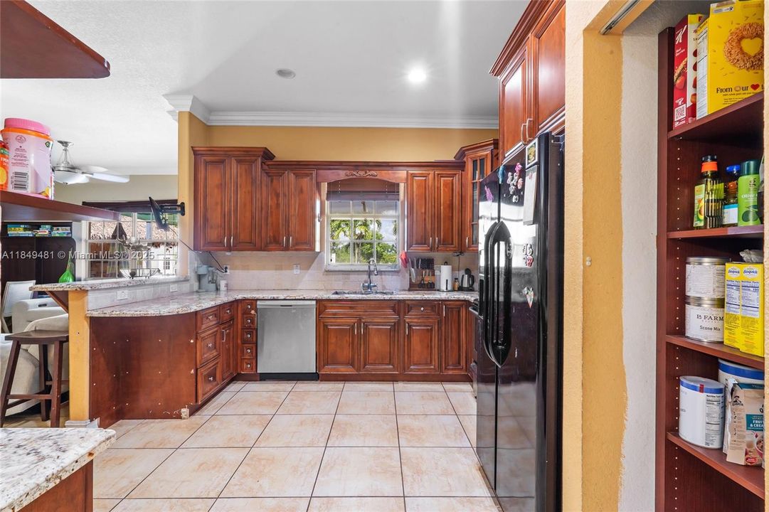 Vendido Recientemente: $849,900 (4 camas, 3 baños, 2445 Pies cuadrados)