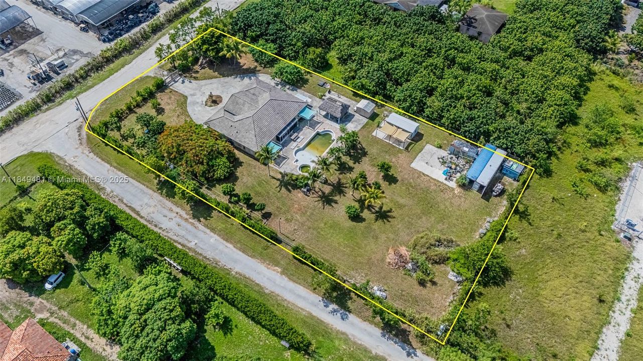 Vendido Recientemente: $849,900 (4 camas, 3 baños, 2445 Pies cuadrados)