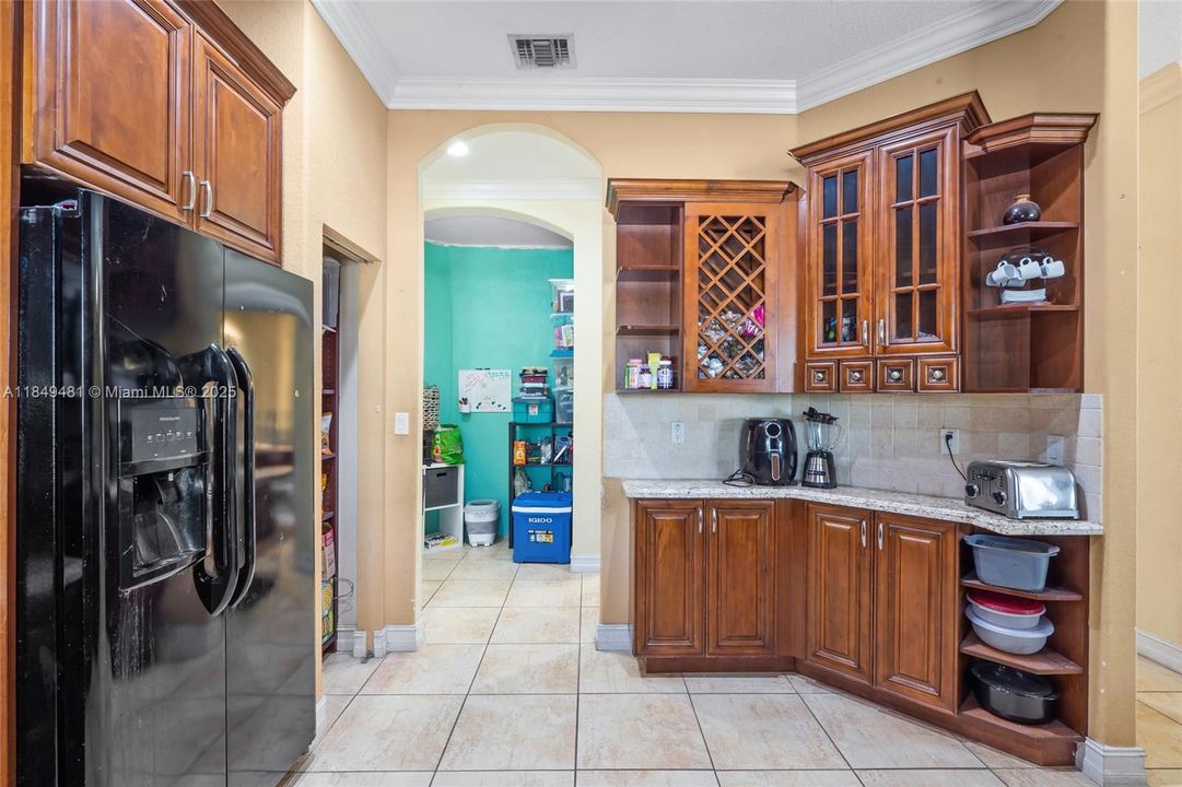 Vendido Recientemente: $849,900 (4 camas, 3 baños, 2445 Pies cuadrados)