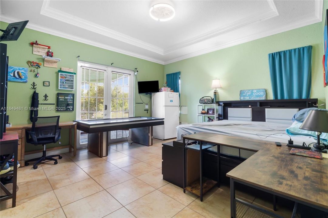 Vendido Recientemente: $849,900 (4 camas, 3 baños, 2445 Pies cuadrados)