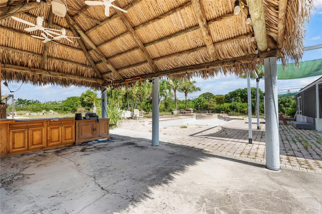 Vendido Recientemente: $849,900 (4 camas, 3 baños, 2445 Pies cuadrados)