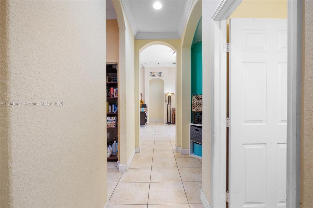 Vendido Recientemente: $849,900 (4 camas, 3 baños, 2445 Pies cuadrados)