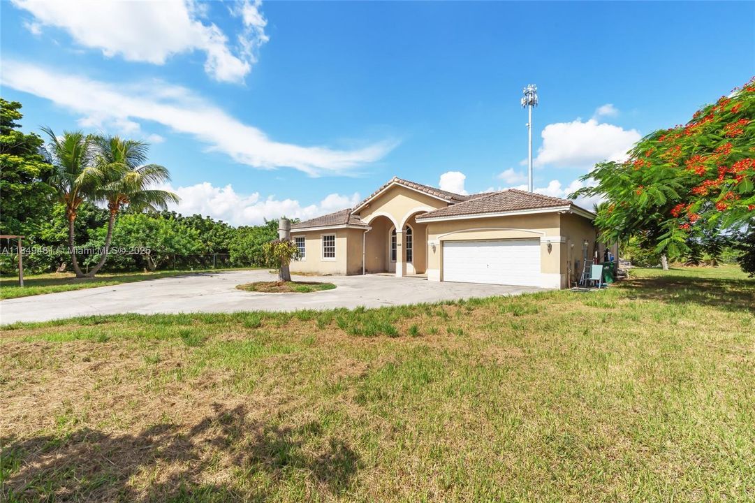 Vendido Recientemente: $849,900 (4 camas, 3 baños, 2445 Pies cuadrados)