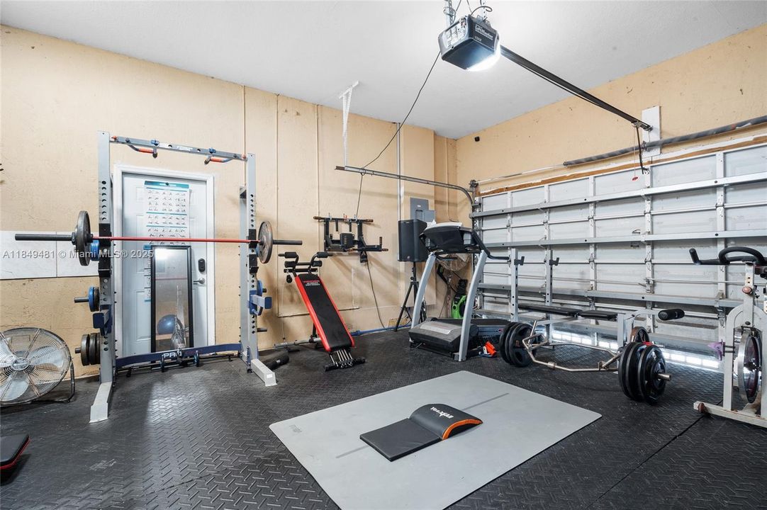 Vendido Recientemente: $849,900 (4 camas, 3 baños, 2445 Pies cuadrados)