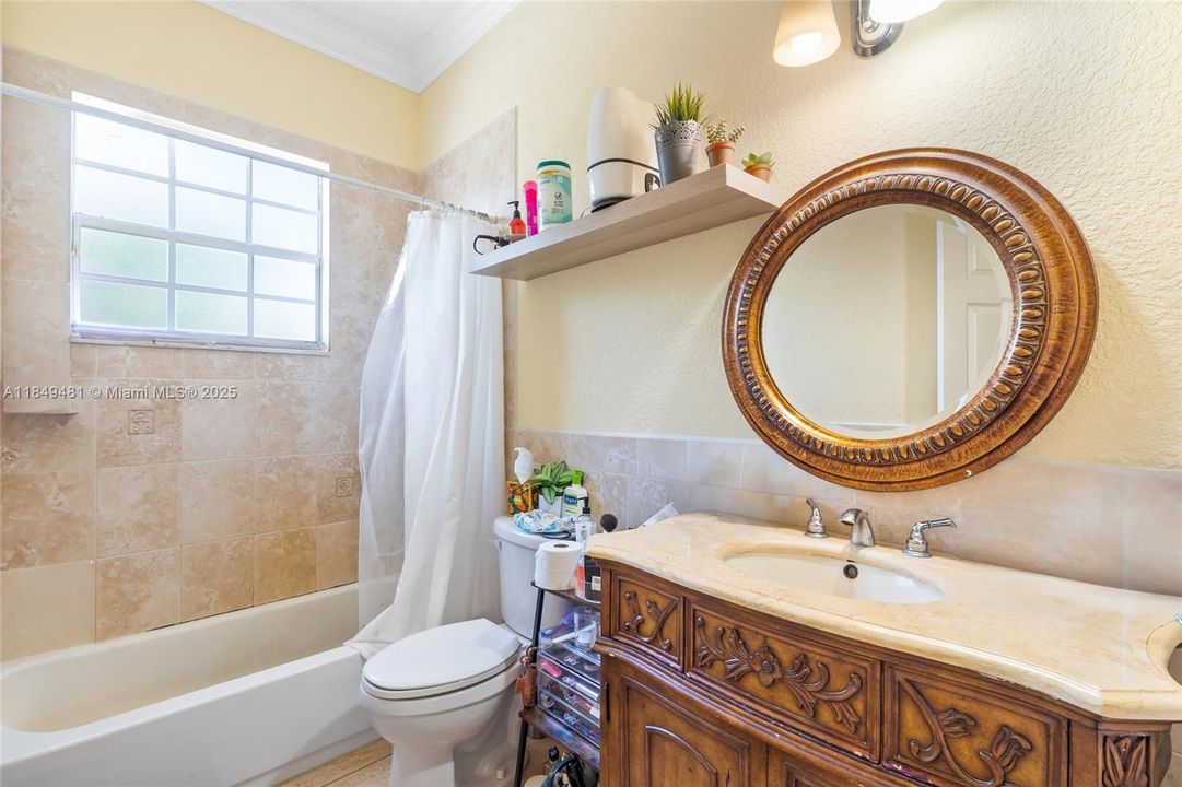 Vendido Recientemente: $849,900 (4 camas, 3 baños, 2445 Pies cuadrados)