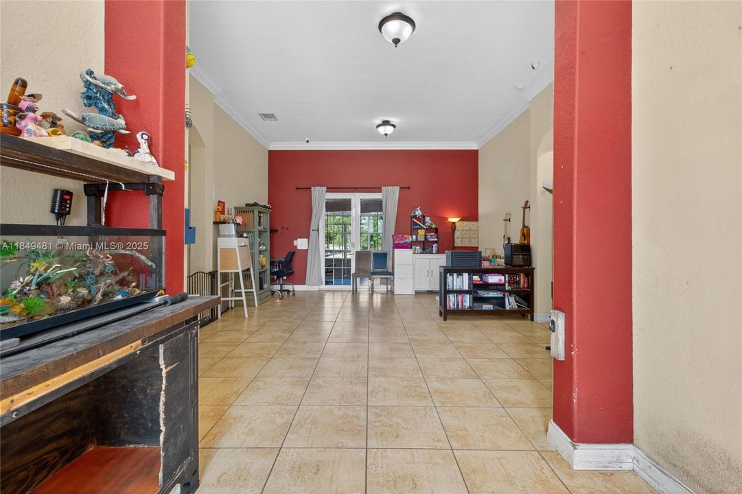 Vendido Recientemente: $849,900 (4 camas, 3 baños, 2445 Pies cuadrados)