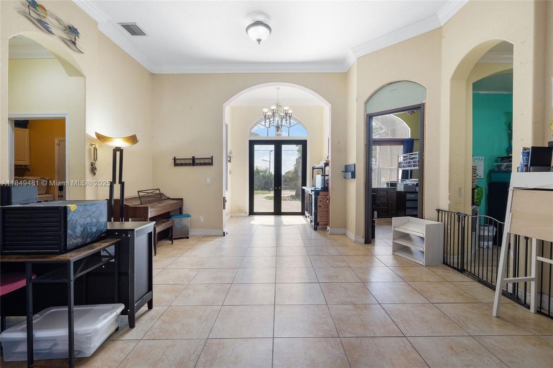 Vendido Recientemente: $849,900 (4 camas, 3 baños, 2445 Pies cuadrados)