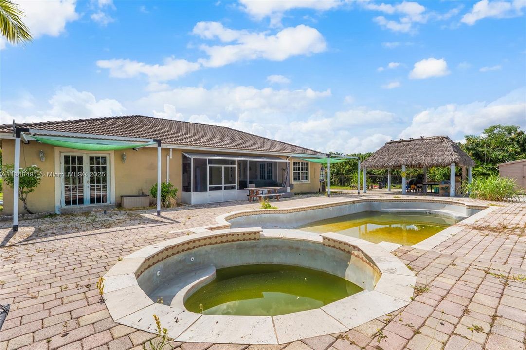 Vendido Recientemente: $849,900 (4 camas, 3 baños, 2445 Pies cuadrados)