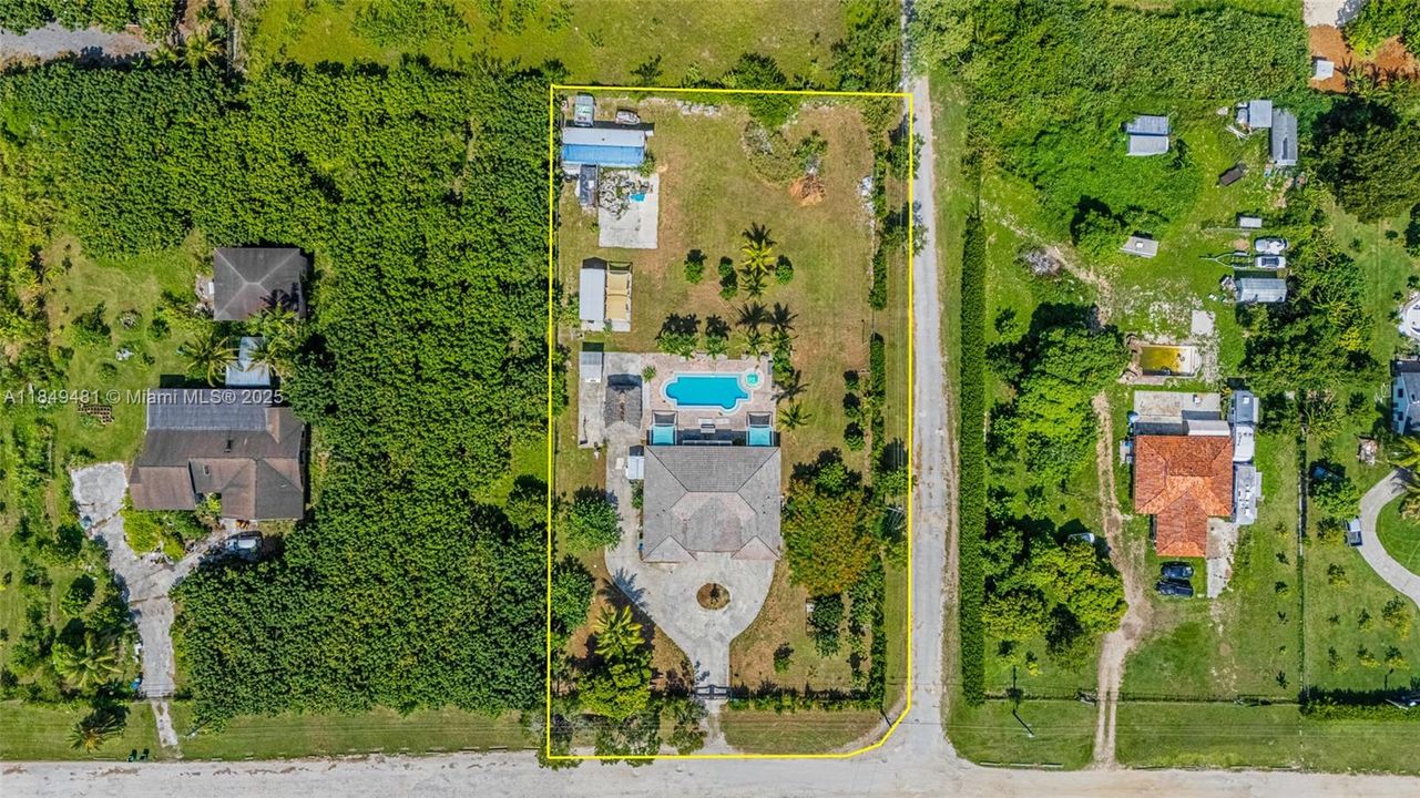 Vendido Recientemente: $849,900 (4 camas, 3 baños, 2445 Pies cuadrados)