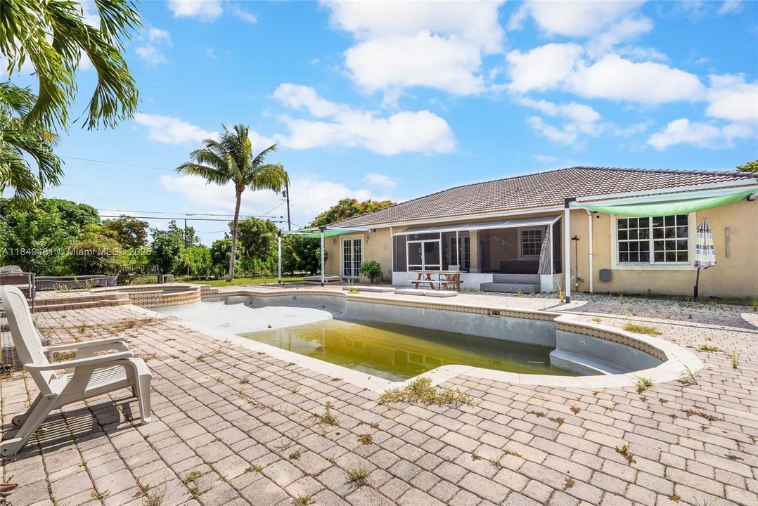 Vendido Recientemente: $849,900 (4 camas, 3 baños, 2445 Pies cuadrados)