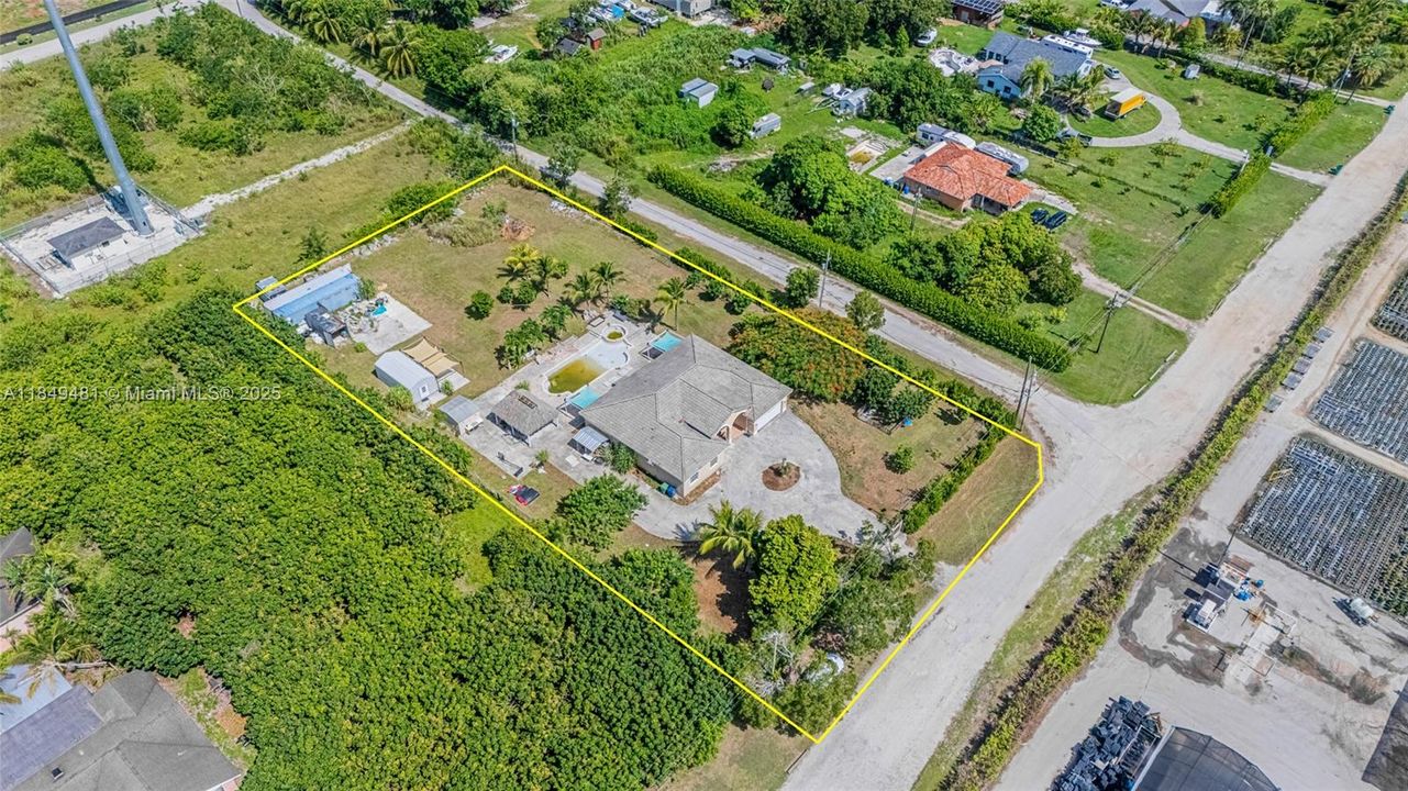 Vendido Recientemente: $849,900 (4 camas, 3 baños, 2445 Pies cuadrados)