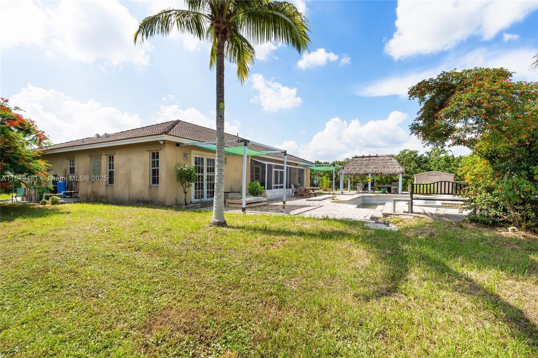 Vendido Recientemente: $849,900 (4 camas, 3 baños, 2445 Pies cuadrados)