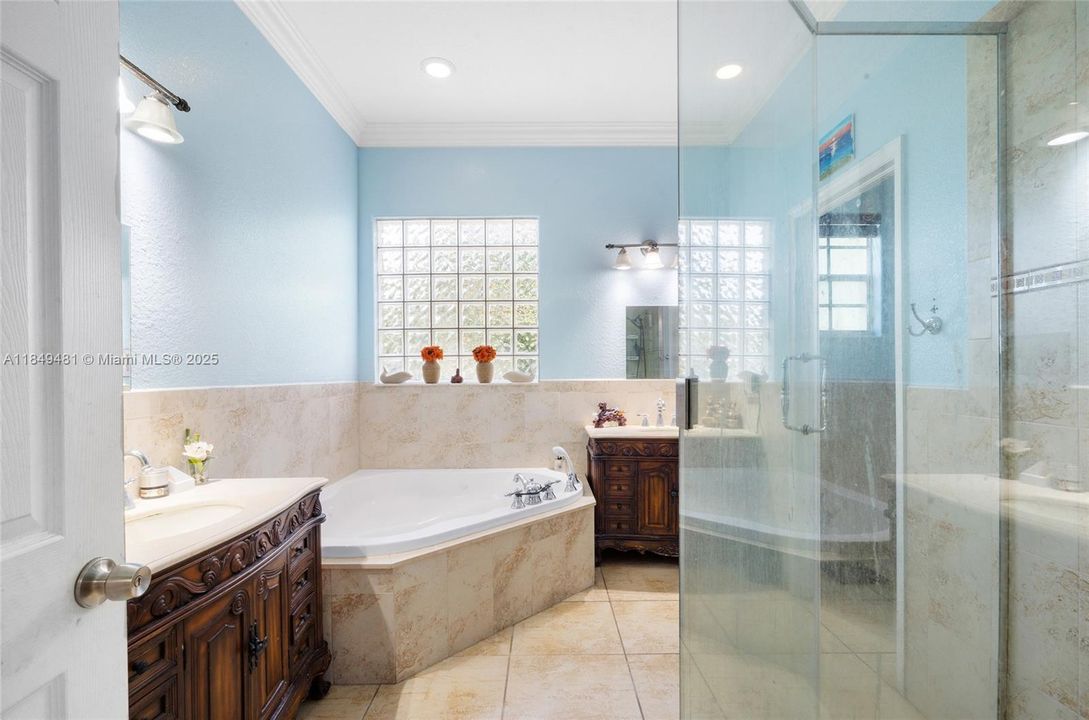 Vendido Recientemente: $849,900 (4 camas, 3 baños, 2445 Pies cuadrados)