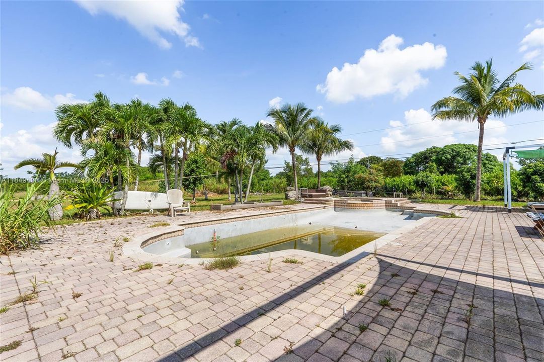 Vendido Recientemente: $849,900 (4 camas, 3 baños, 2445 Pies cuadrados)