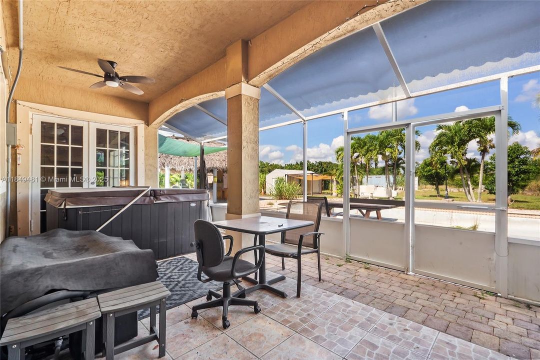 Vendido Recientemente: $849,900 (4 camas, 3 baños, 2445 Pies cuadrados)