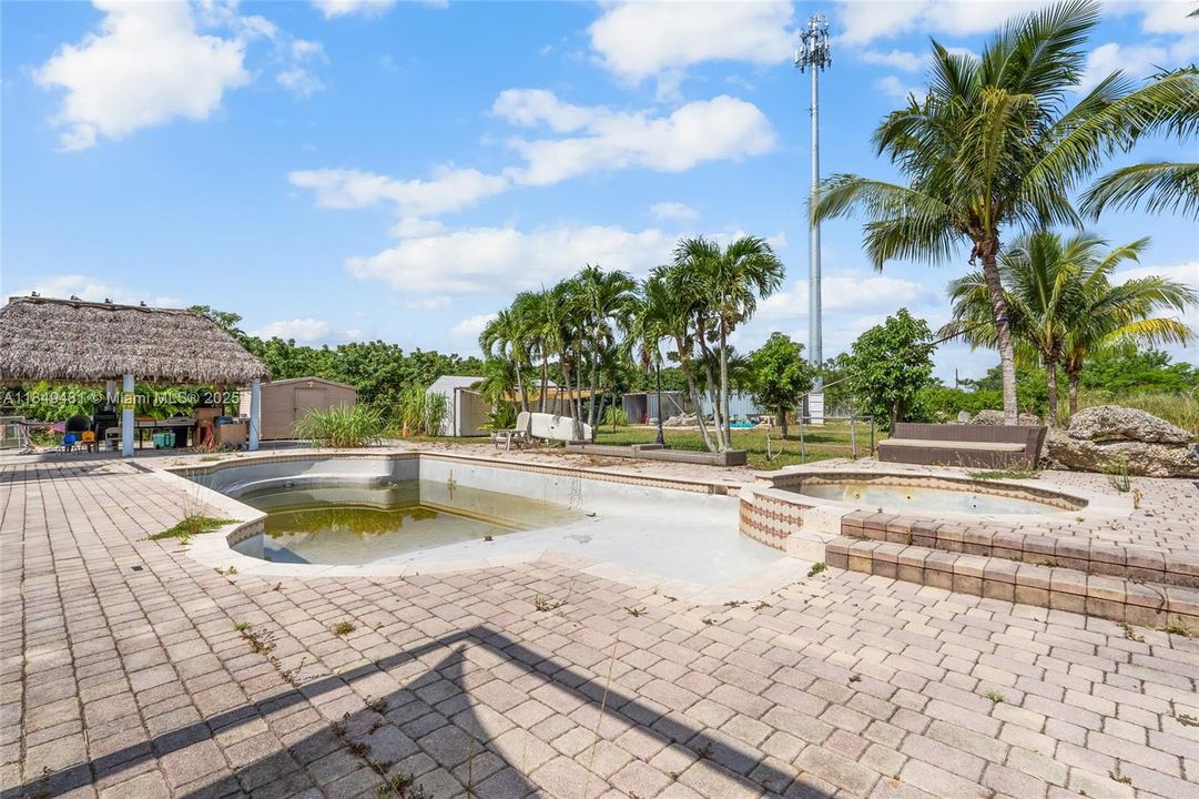 Vendido Recientemente: $849,900 (4 camas, 3 baños, 2445 Pies cuadrados)