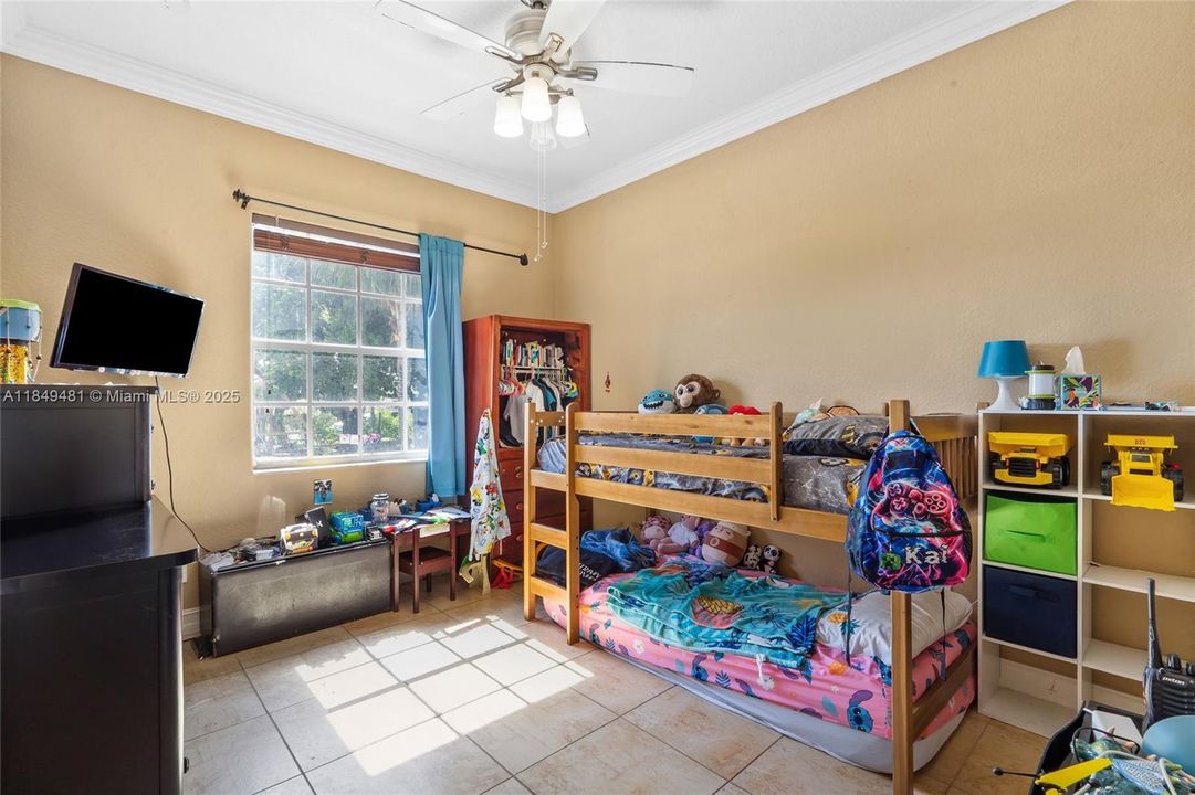 Vendido Recientemente: $849,900 (4 camas, 3 baños, 2445 Pies cuadrados)