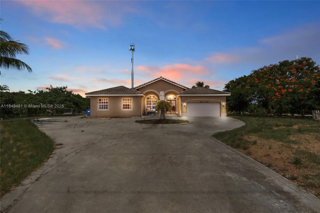 Vendido Recientemente: $849,900 (4 camas, 3 baños, 2445 Pies cuadrados)