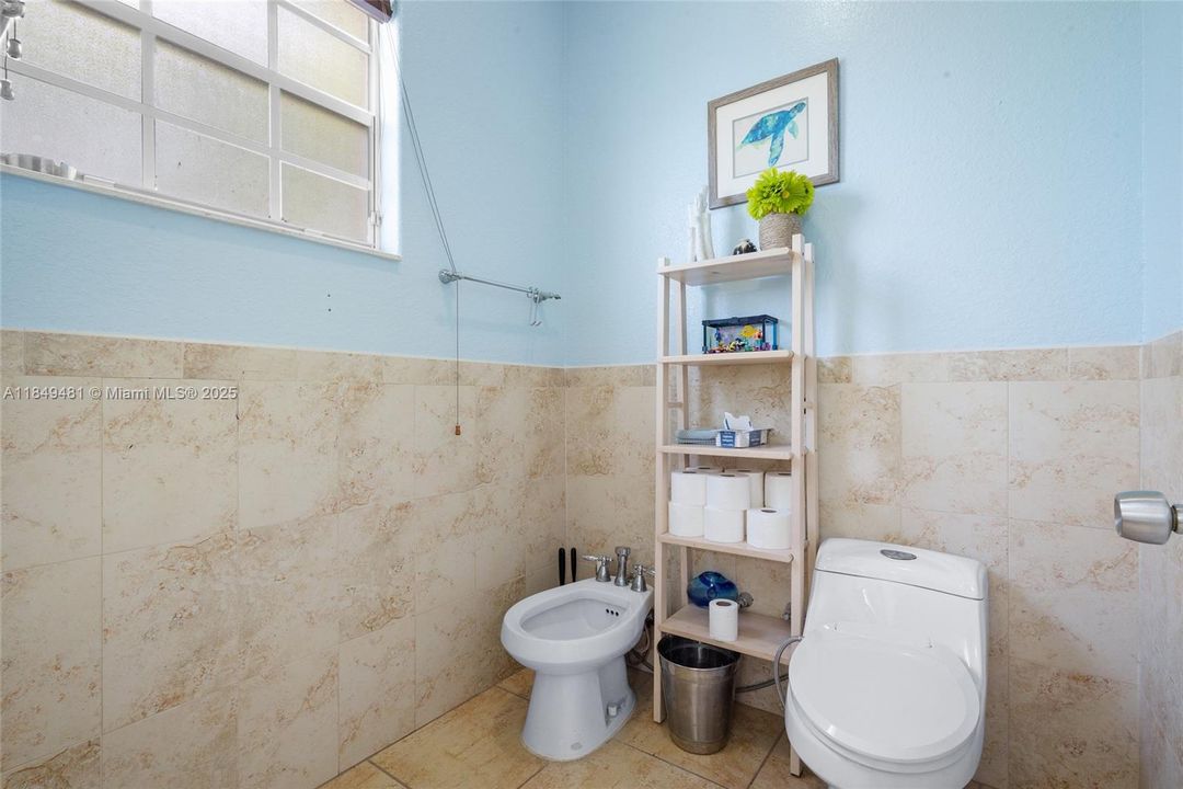 Vendido Recientemente: $849,900 (4 camas, 3 baños, 2445 Pies cuadrados)